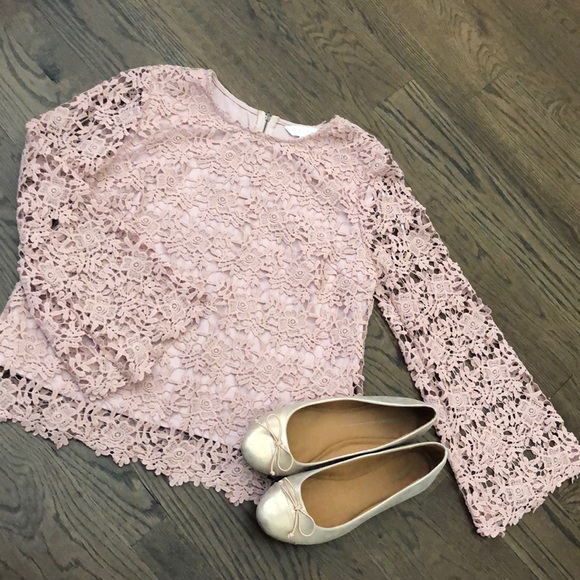 Beautiful crocheted lace top w/ bell sleeves EUC - Picture 1 of 4